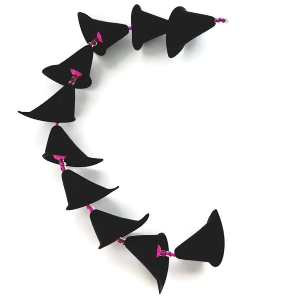 As Low As $2 Quality Matte Black Acrylic Calla Lily Beads 22mm x 19mm (10) - Picture 1 of 2